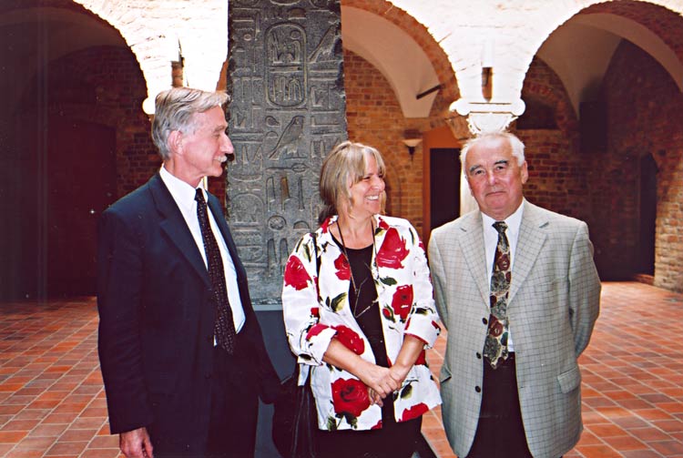 Obelisk faraona Ramzesa II na dziedzicu Muzeum