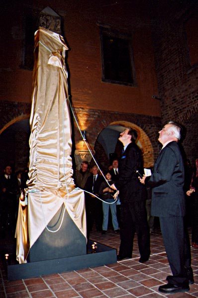 Obelisk faraona Ramzesa II na dziedzicu Muzeum